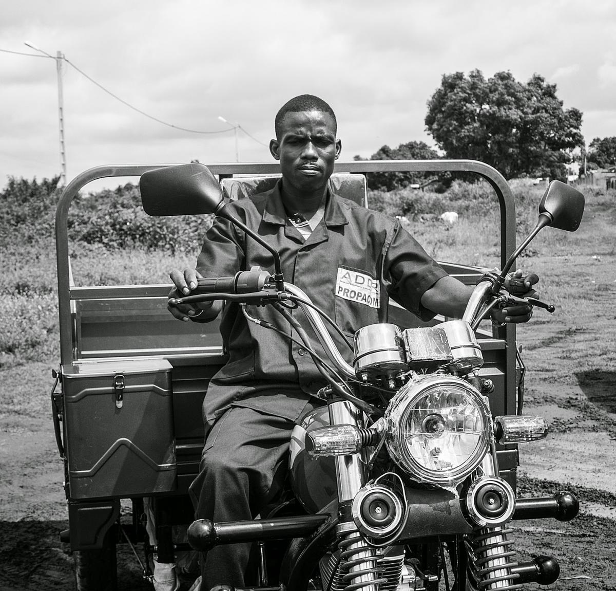 Mr Nakoudjana Silue got a tricycle to transport food to the markets, Côte dIvoire.   © IFAD/Mariajose Silva Vargas